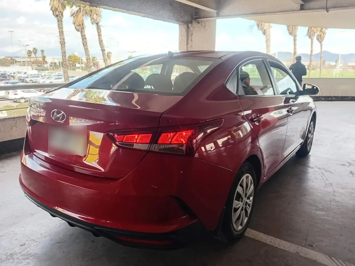 Hyundai Accent 1.4 Hci Plus 4x2 Mt 4p año 2022