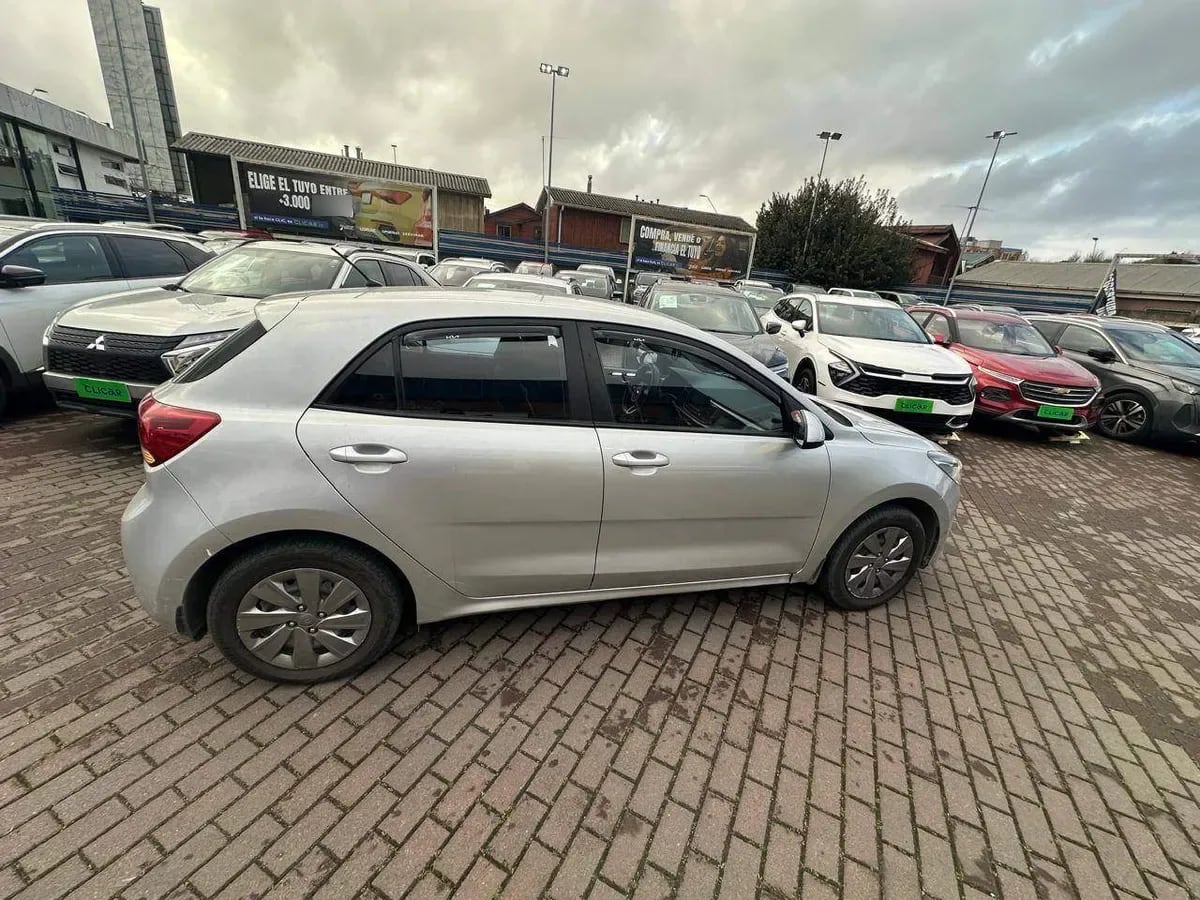 Kia Rio 5 1.4 Ex 4x2 Ac Ci 6mt 5p año 2021