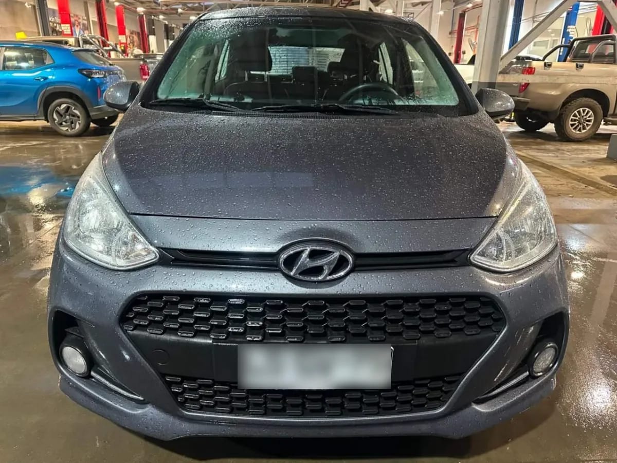 Hyundai Grand I10 1.2 Gls 4x2 Hb Ac 2ab Abs Mt 5p año 2020