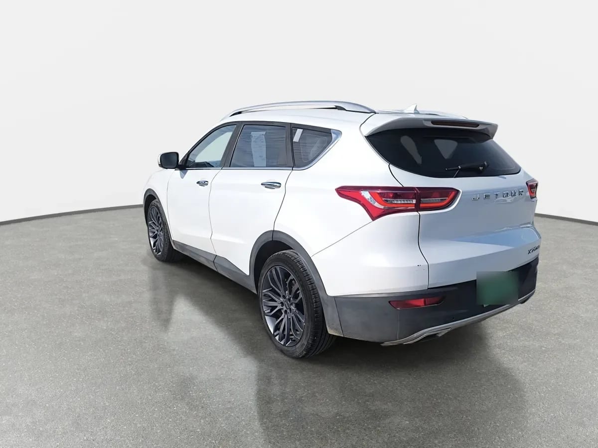 Jetour X70 1.5t Lux 4x2 At 5p año 2024