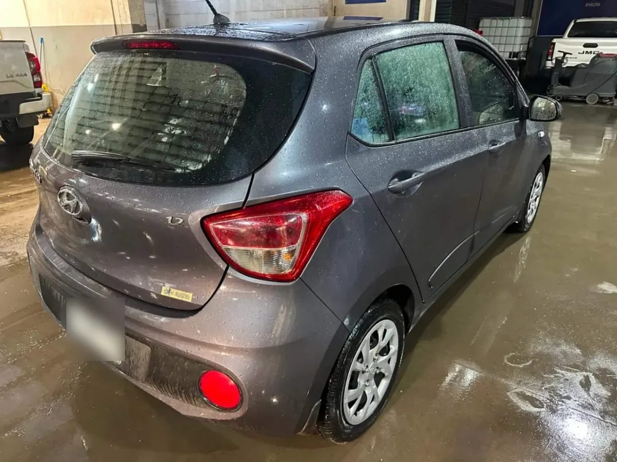 Hyundai Grand I10 1.2 Gls 4x2 Hb Ac 2ab Abs Mt 5p año 2020
