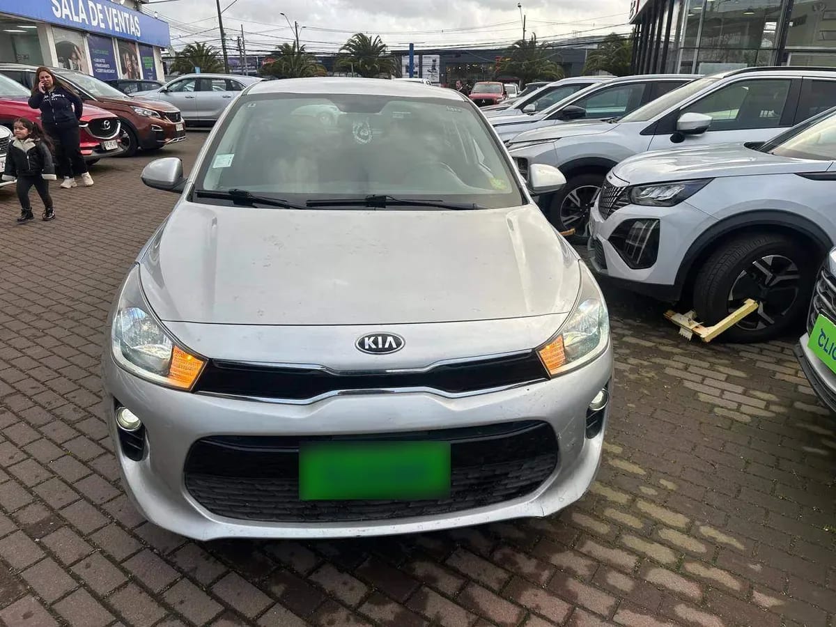 Kia Rio 5 1.4 Ex 4x2 Ac Ci 6mt 5p año 2021
