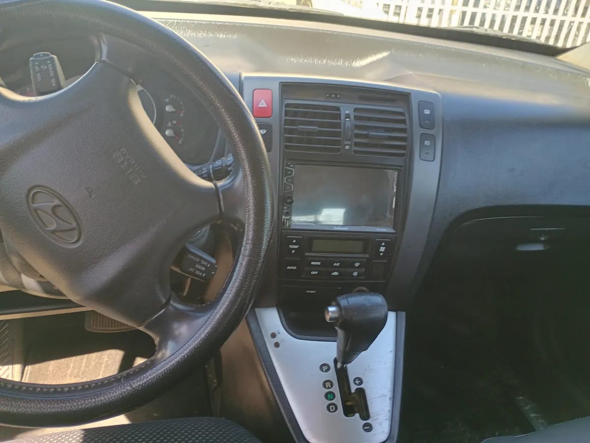 HYUNDAI TUCSON 2.0 Gl 4x2 Mt año 2006