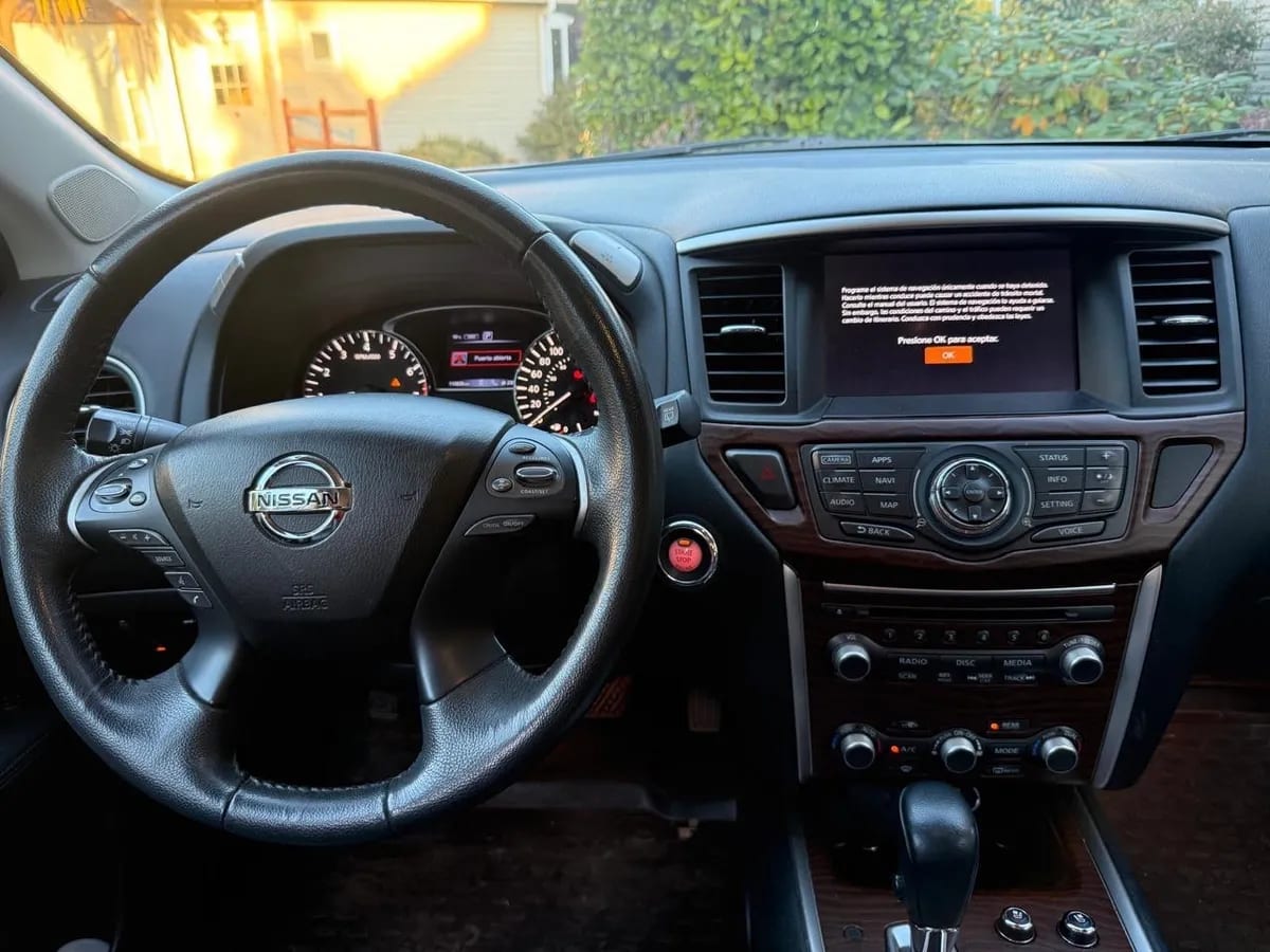 NISSAN PATHFINDER 3.5 At Exclusive Cvt 4x4 año 2017