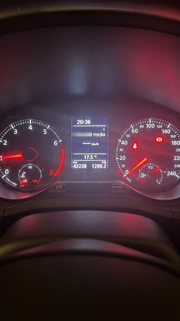 VOLKSWAGEN VOYAGE 1.6 Highline Mt año 2022