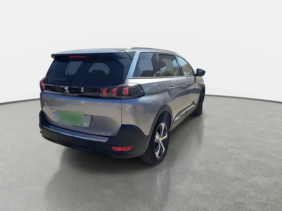 Peugeot 5008 1.5 Allure Pack Bluehdi 130 4x2 Eat8 5p año 2025
