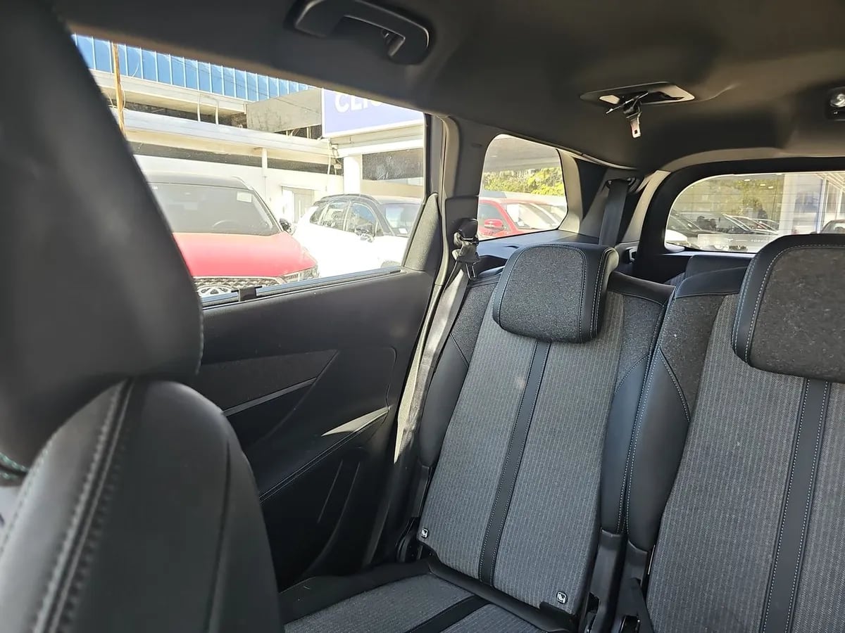 Peugeot 5008 1.5 Allure Pack Bluehdi 130 4x2 Eat8 5p año 2025