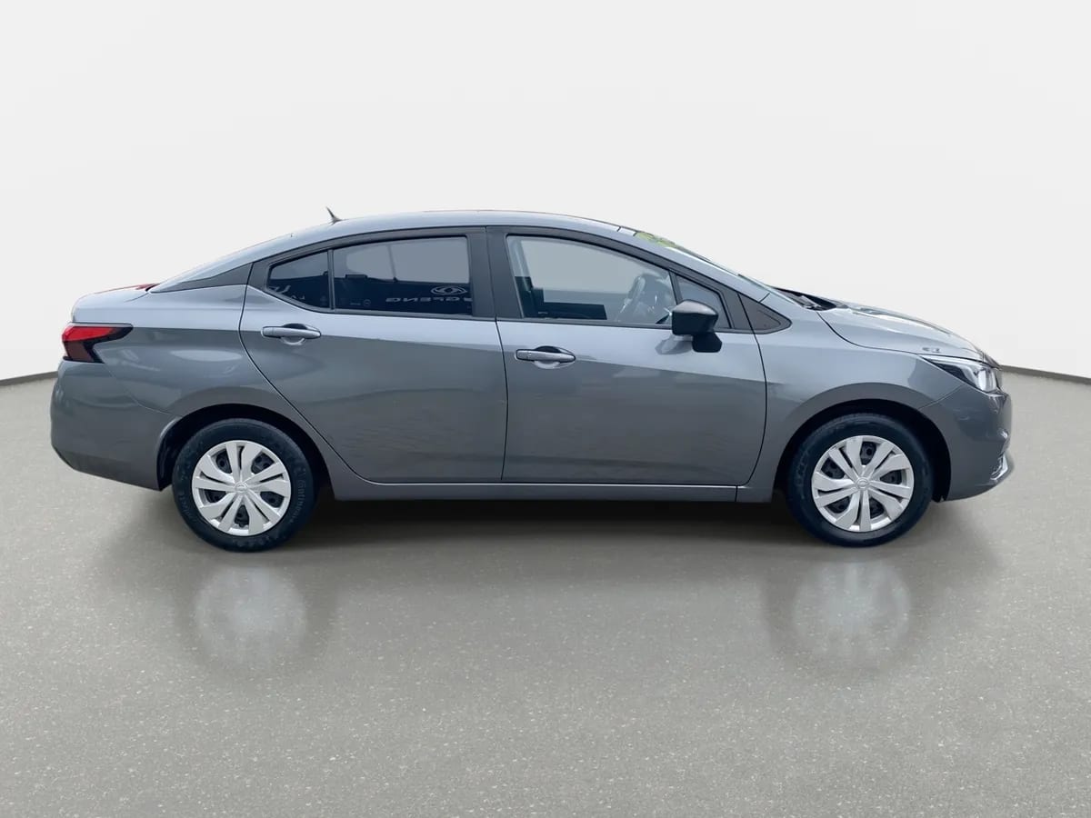 Nissan Versa 1.6 Sense 4x2 Mt 4p año 2023