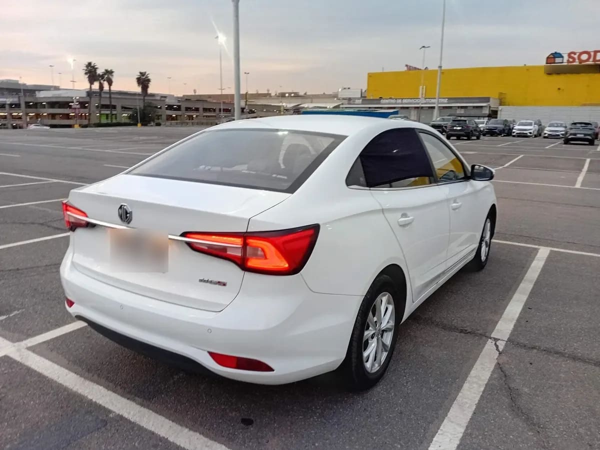 MG 5 1.5 Com 4x2 Mt 4p año 2025