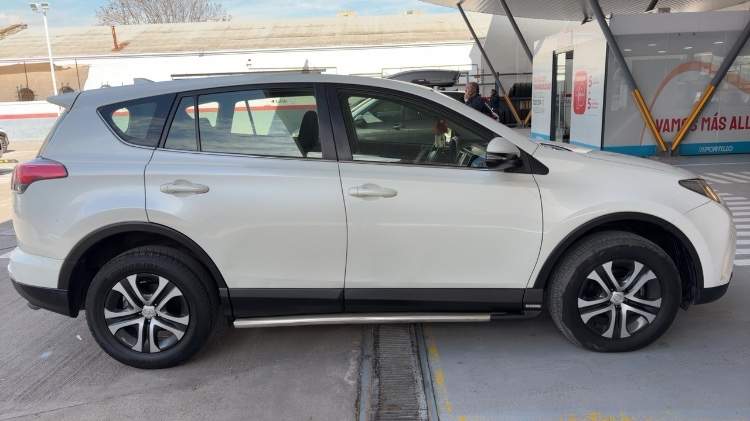 Toyota Rav 4 2.0 Adventure 4x2 Lujo Cvt At 5p año 2019
