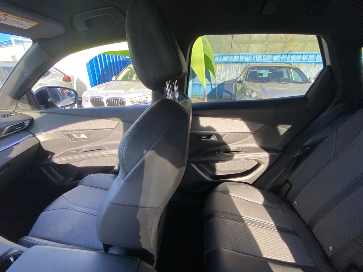 Peugeot 3008 1.6 Allure Pack Thp 165 4x2 Eat6 5p año 2024