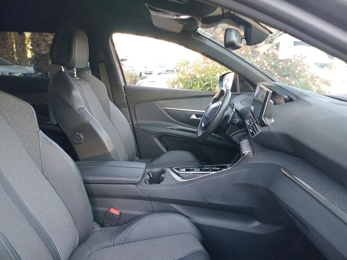 Peugeot 5008 1.5 Allure Pack Bluehdi 130 4x2 Eat8 5p año 2024