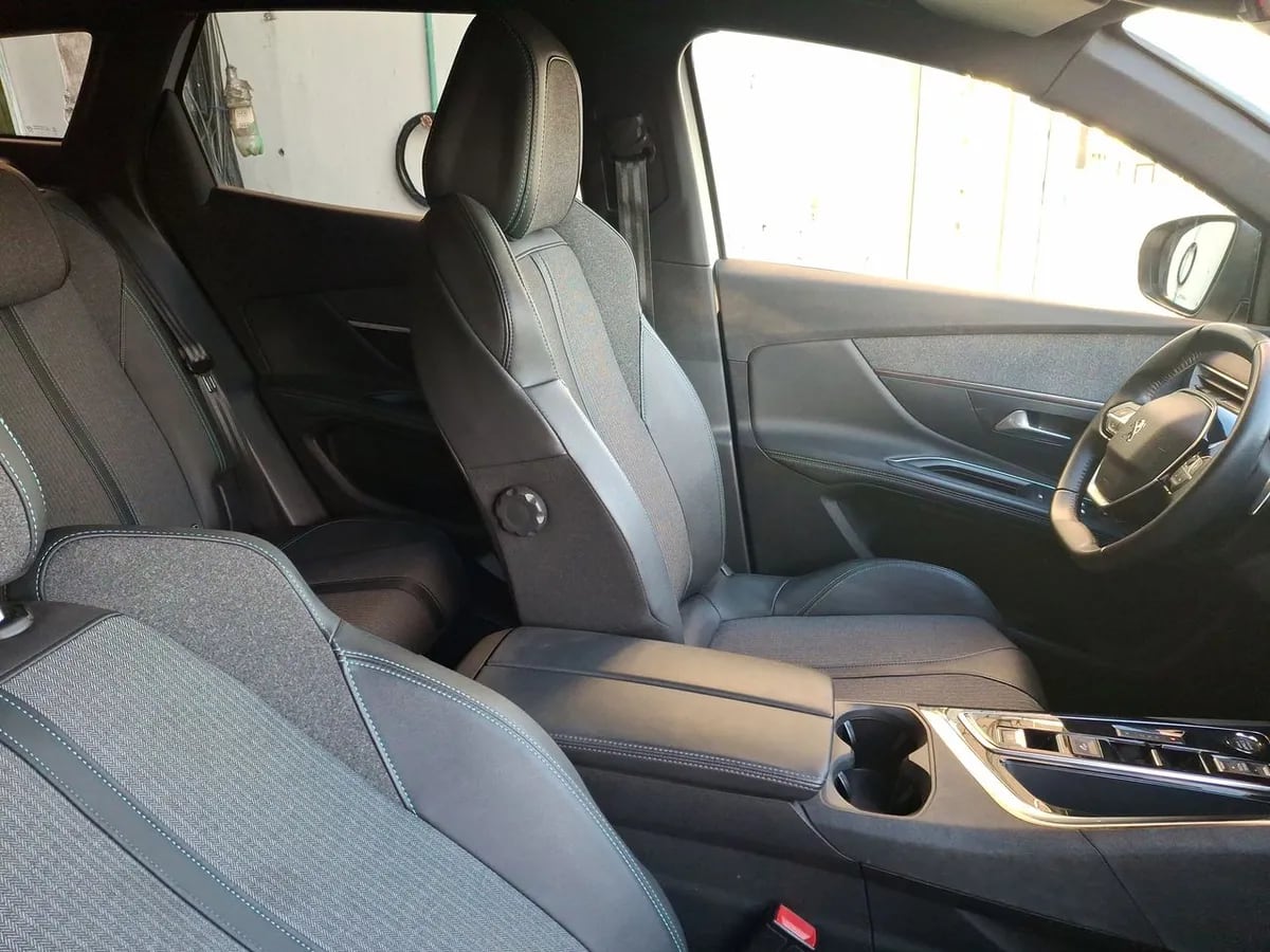 Peugeot 3008 1.5 Allure Pack Bluehdi 130 4x2 Eat8 5p año 2024