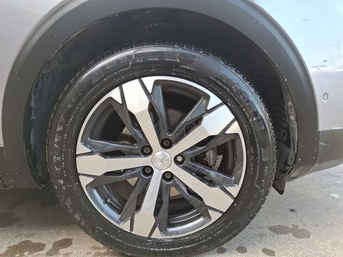 Peugeot 5008 1.5 Allure Pack Bluehdi 130 4x2 Eat8 5p año 2024