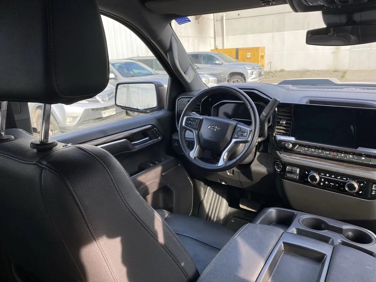 Chevrolet Silverado 5.3 Lt R Trail Boss Z71 4x4 At 4p año 2024