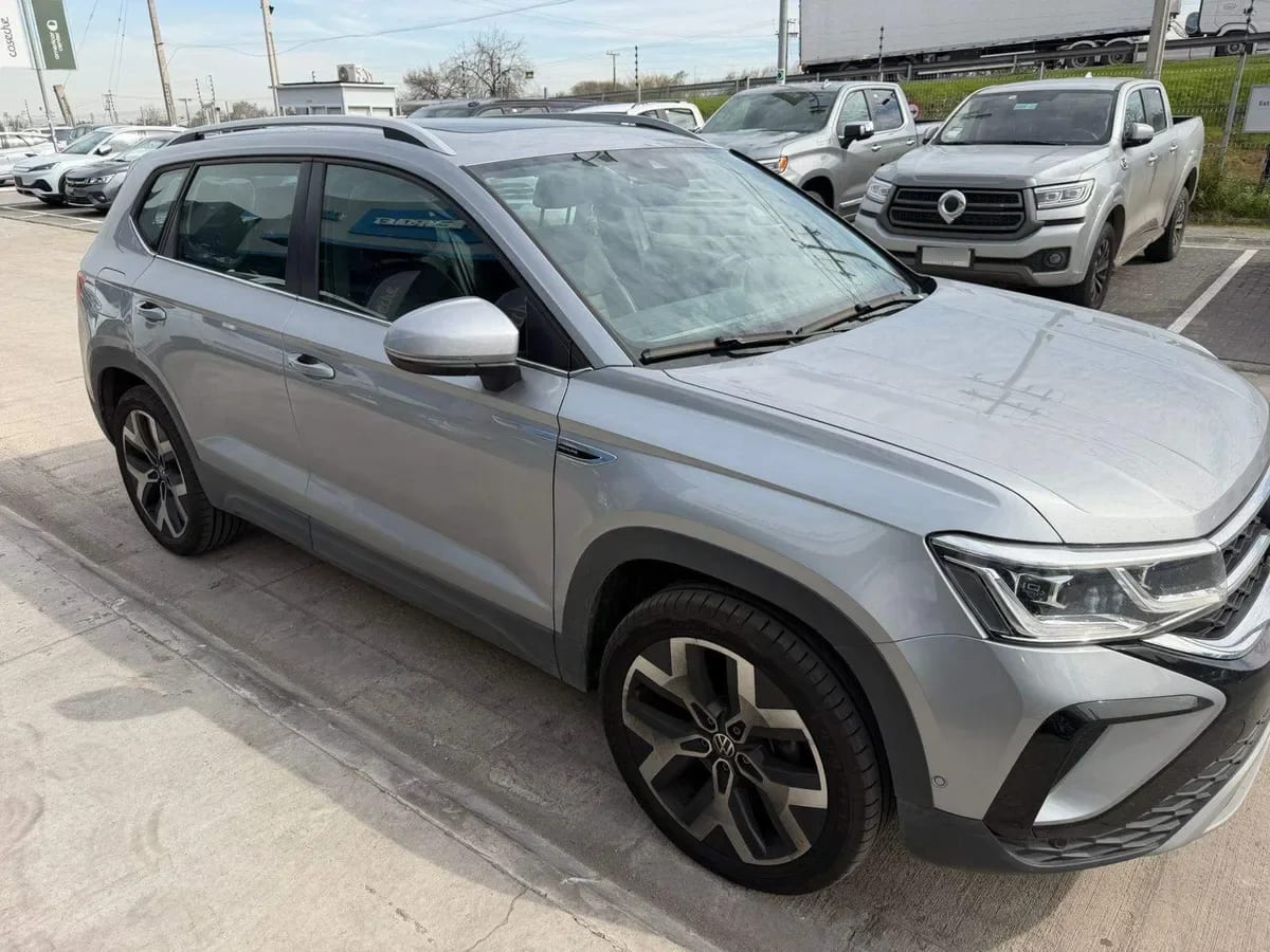 Volkswagen Taos 1.4 Tsi Highline 4x2 At 5p año 2025