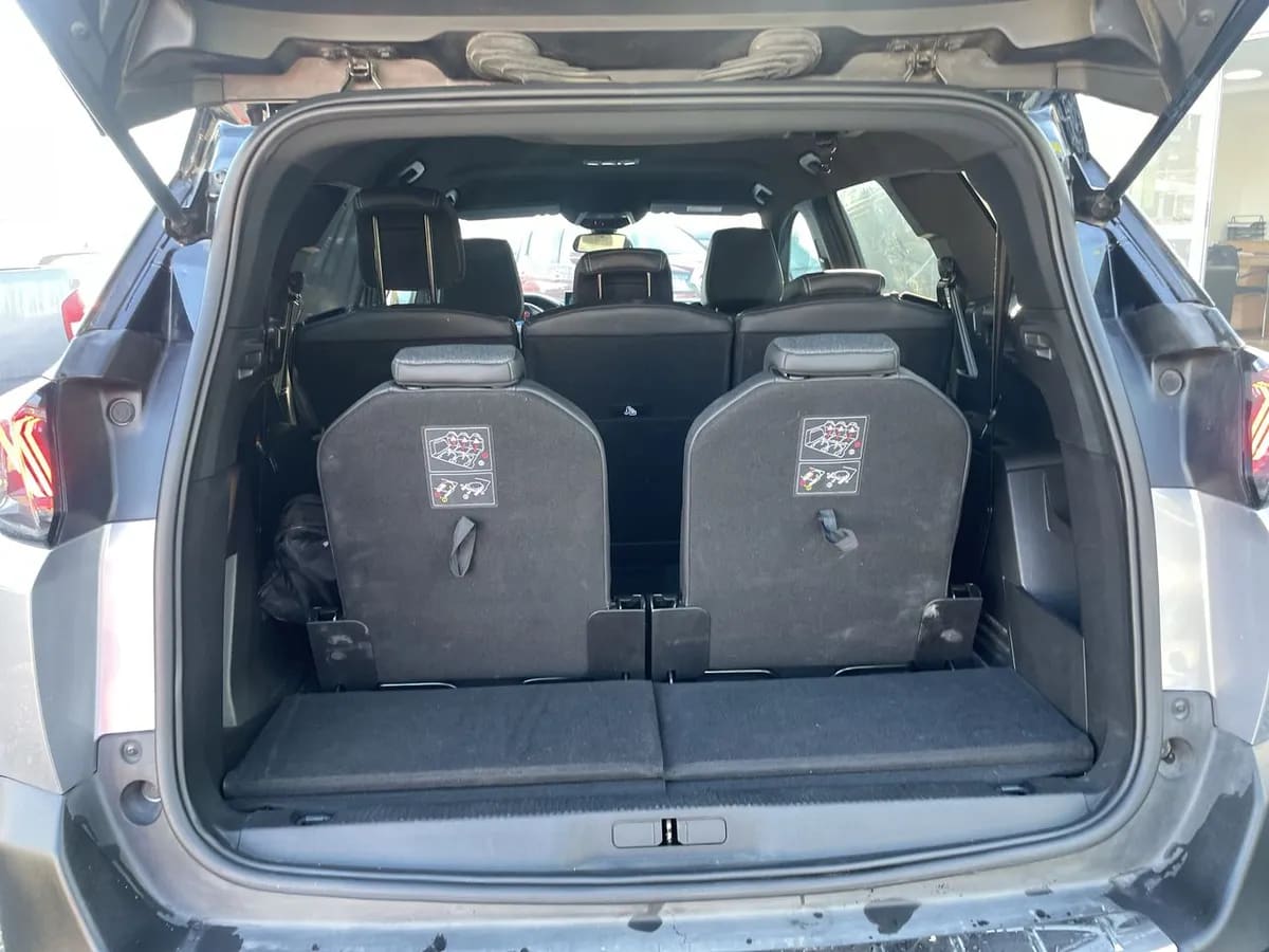 Peugeot 5008 1.5 Allure Pack Bluehdi 130 4x2 Eat8 5p año 2024