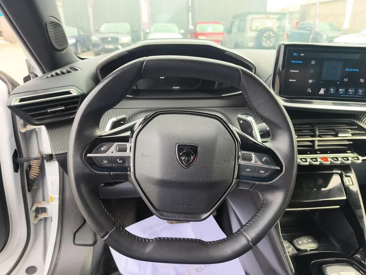 Peugeot 2008 1.5 Allure Pack Bluehdi 130hp Diesel 4x2 Eat8 5p año 2024