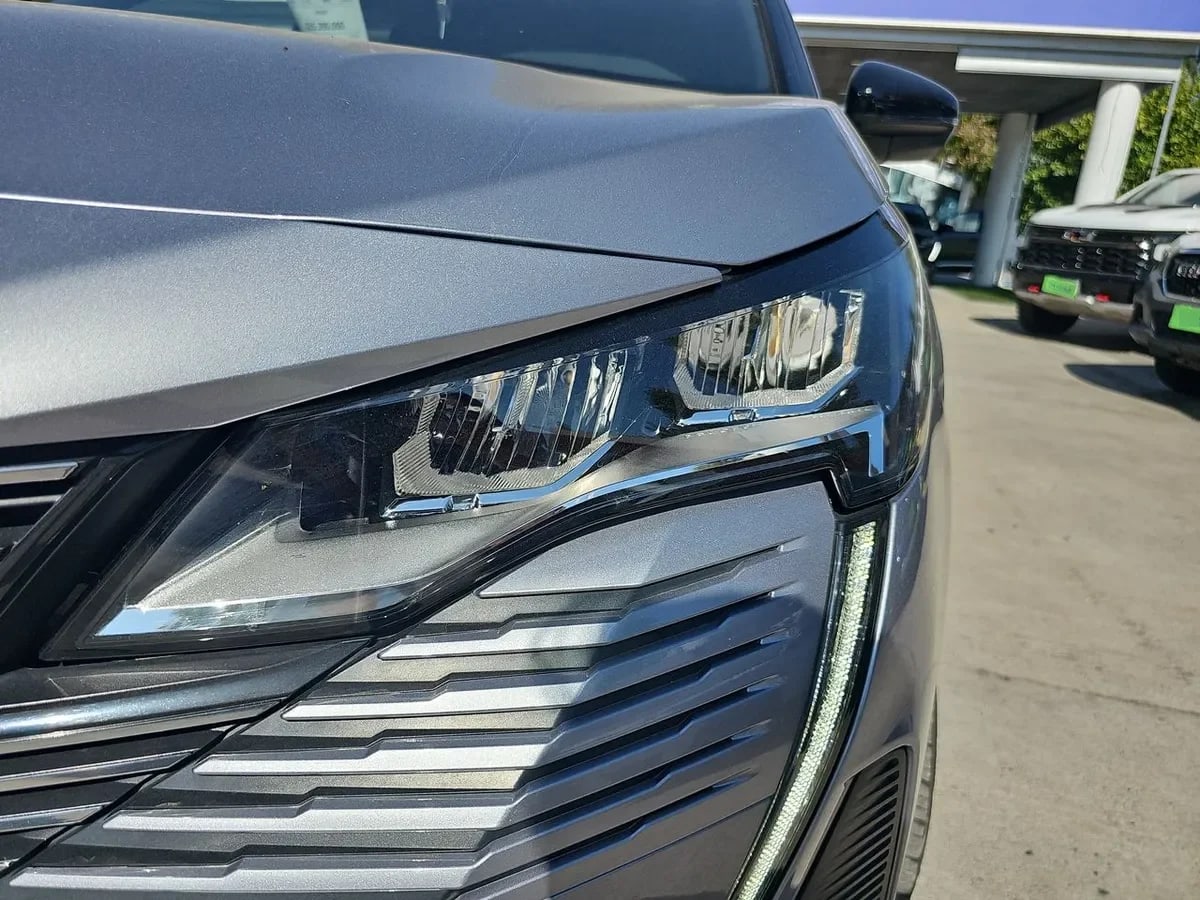 Peugeot 5008 1.5 Allure Pack Bluehdi 130 4x2 Eat8 5p año 2025