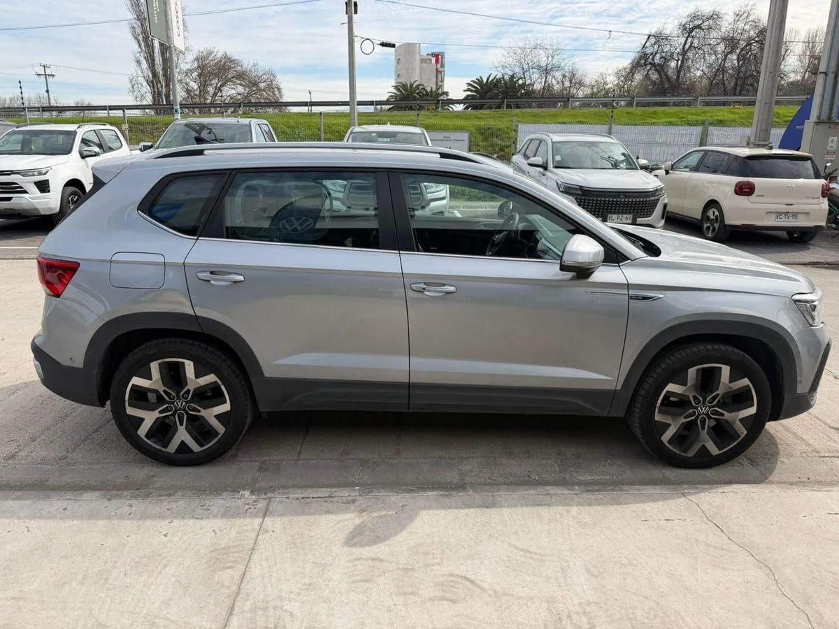 Volkswagen Taos 1.4 Tsi Highline 4x2 At 5p año 2025