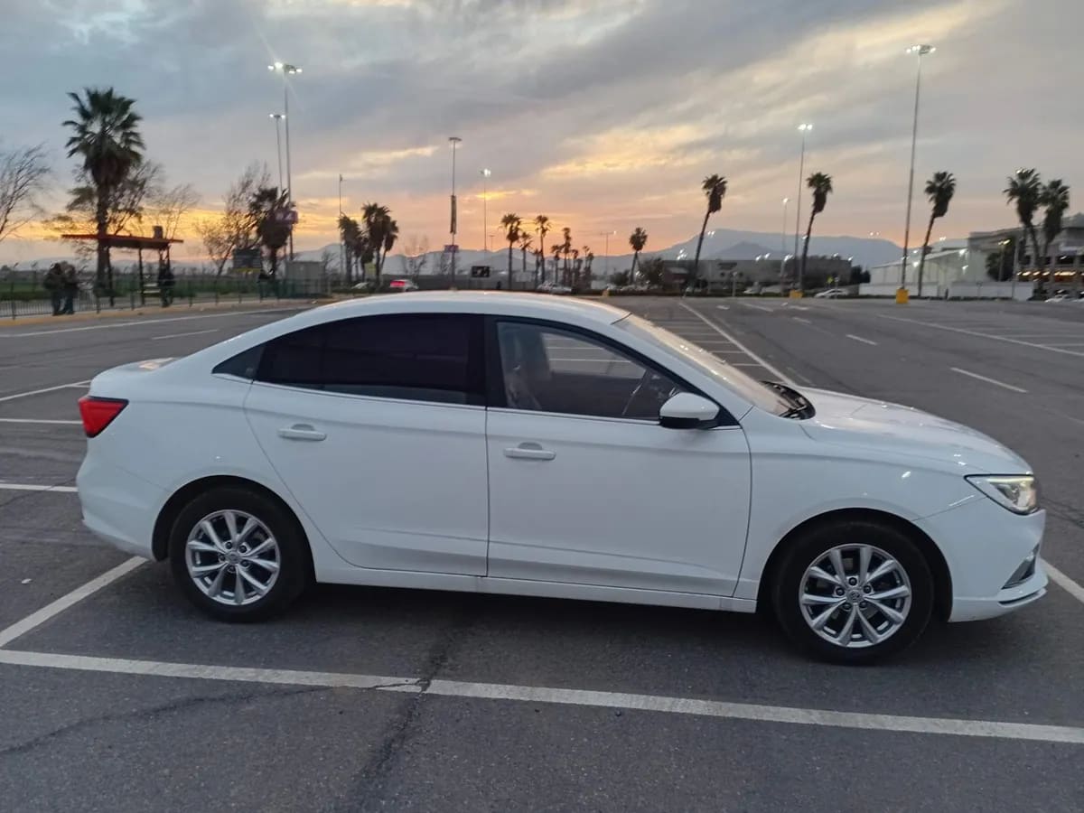 MG 5 1.5 Com 4x2 Mt 4p año 2025
