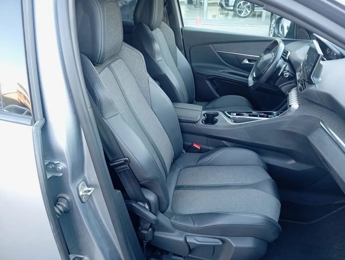 Peugeot 3008 1.5 Allure Pack Bluehdi 130 4x2 Eat8 5p año 2024