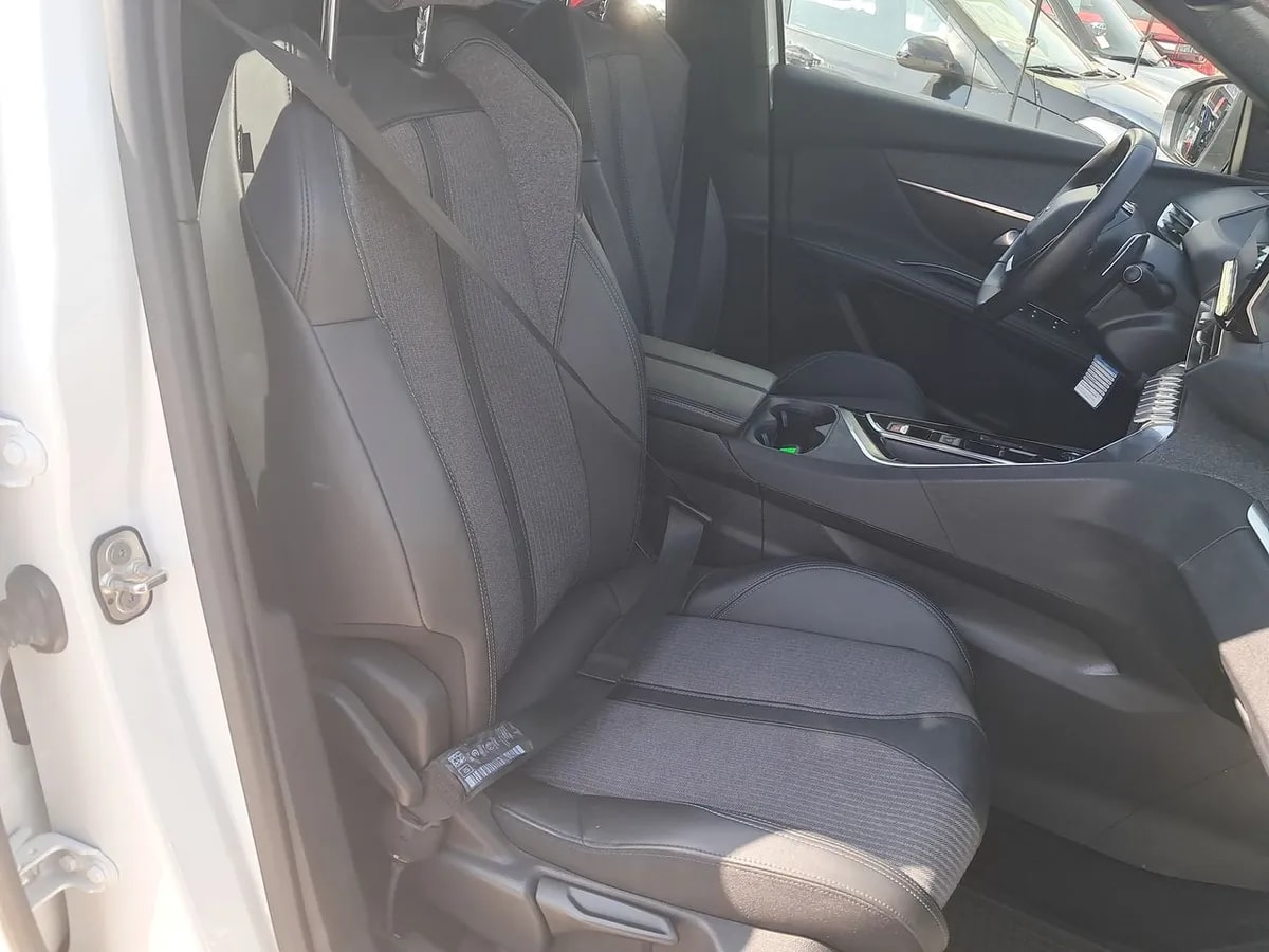 Peugeot 5008 1.5 Allure Pack Bluehdi 130 4x2 Eat8 5p año 2024