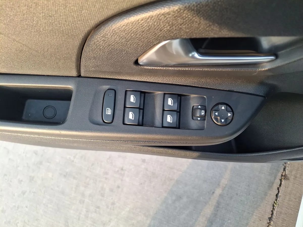 Opel Corsa 1.2 Edition 4x2 75hp Mt5 5p año 2023