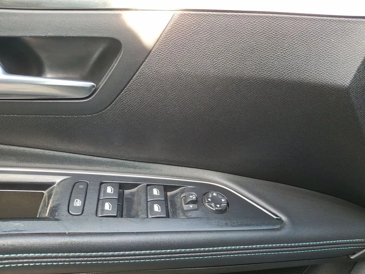 Peugeot 5008 1.5 Allure Pack Bluehdi 130 4x2 Eat8 5p año 2024