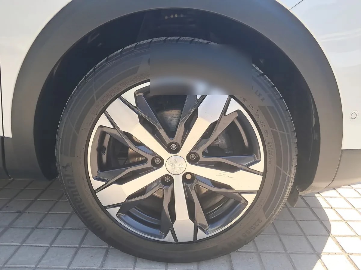 Peugeot 5008 1.5 Allure Pack Bluehdi 130 4x2 Eat8 5p año 2024
