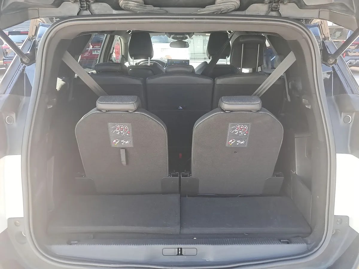 Peugeot 5008 1.5 Allure Pack Bluehdi 130 4x2 Eat8 5p año 2024