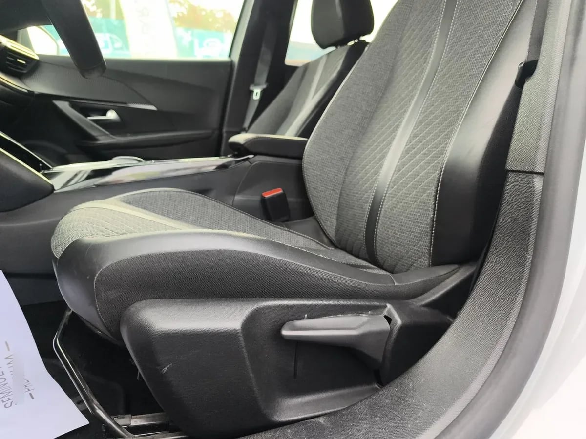 Peugeot 2008 1.5 Allure Pack Bluehdi 130hp Diesel 4x2 Eat8 5p año 2024