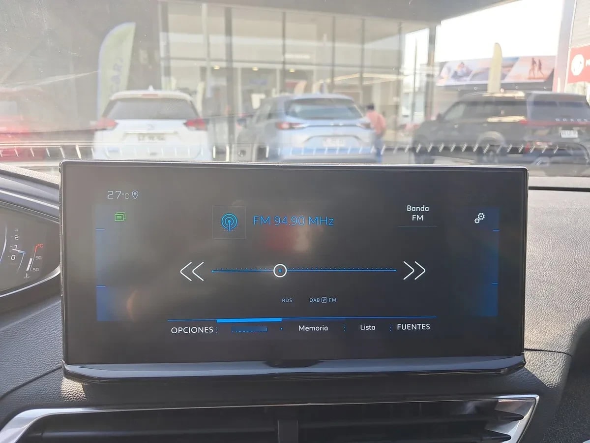 Peugeot 5008 1.5 Allure Pack Bluehdi 130 4x2 Eat8 5p año 2024