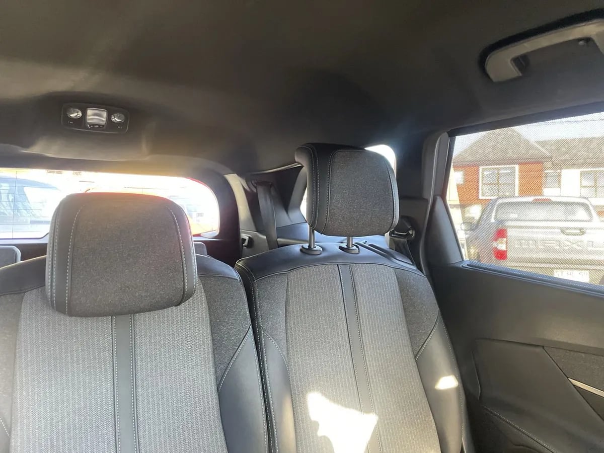 Peugeot 5008 1.5 Allure Pack Bluehdi 130 4x2 Eat8 5p año 2024