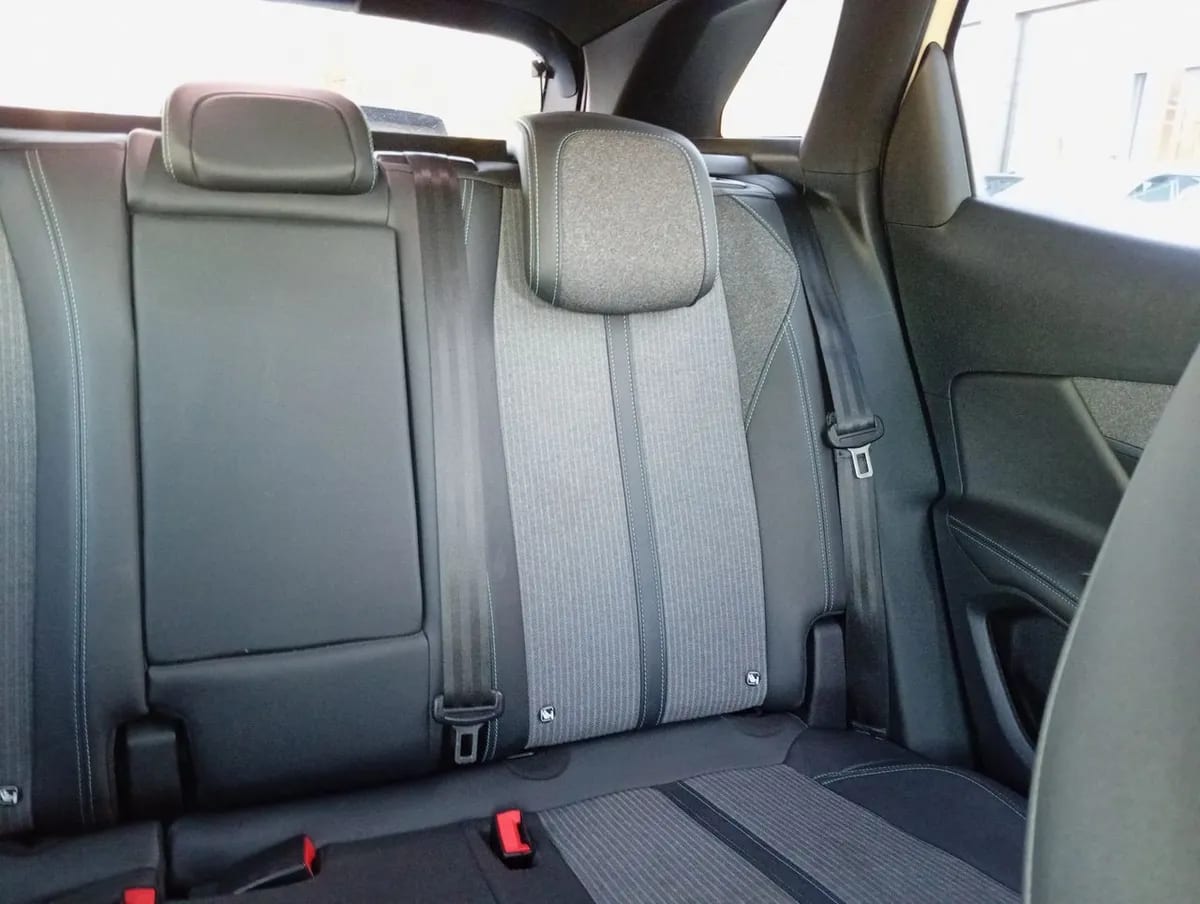 Peugeot 3008 1.5 Allure Pack Bluehdi 130 4x2 Eat8 5p año 2024