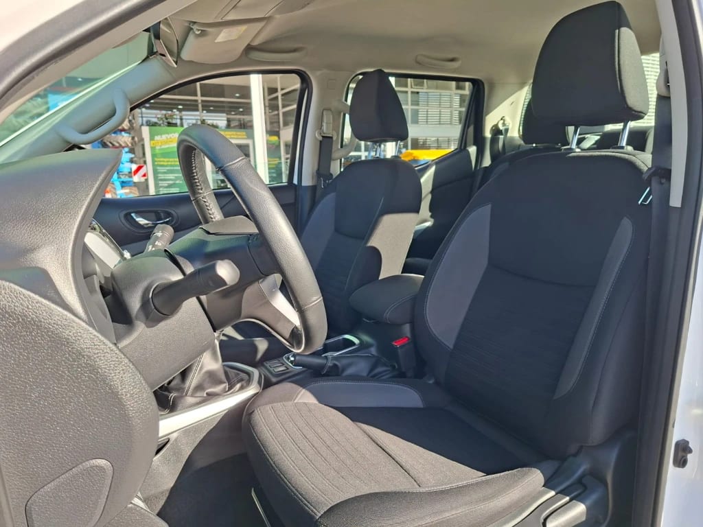 Nissan Navara Dc 4x2 2.3tdi Xe año 2022