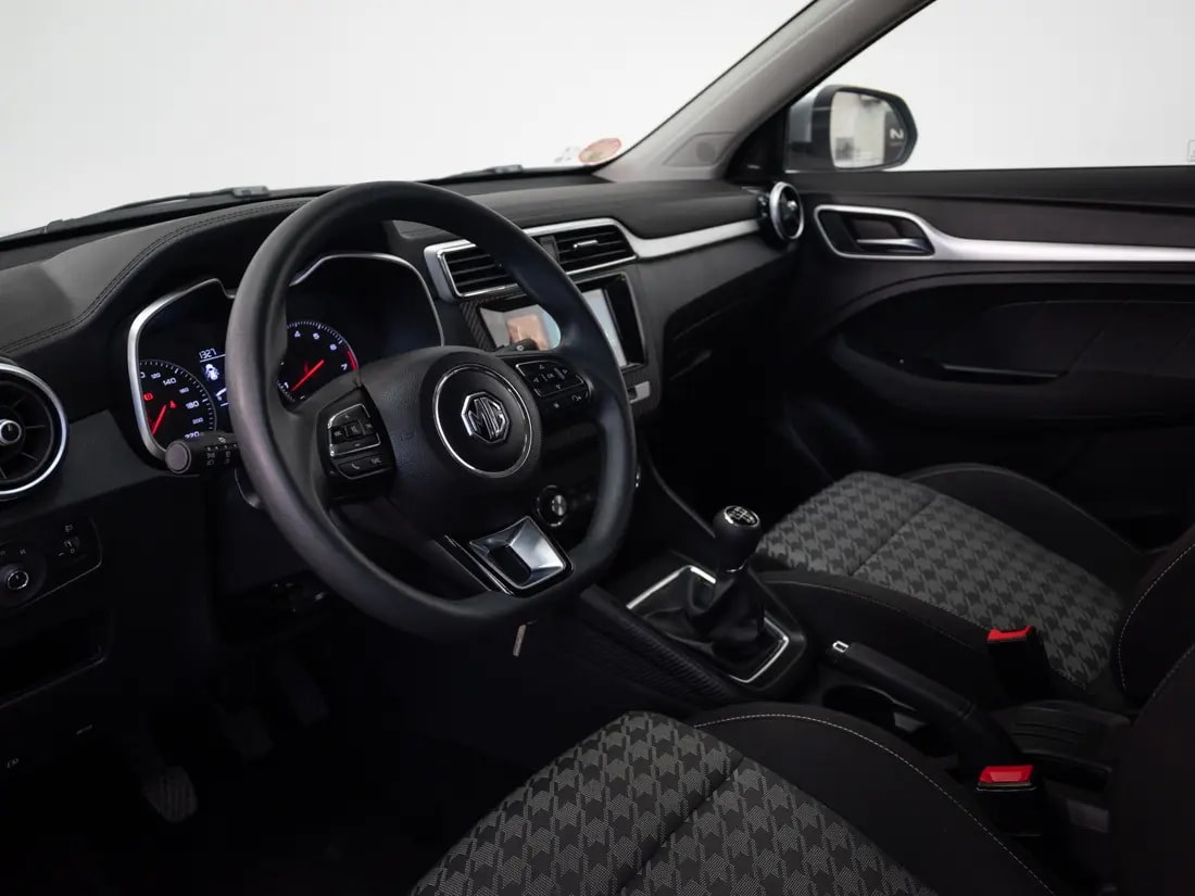 MG Zs 1.5 Std Mt año 2025