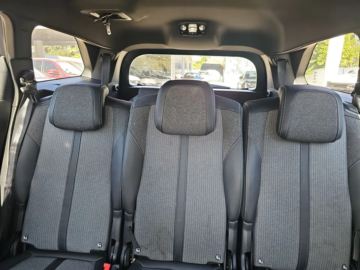 Peugeot 5008 1.5 Allure Pack Bluehdi 130 4x2 Eat8 5p año 2025