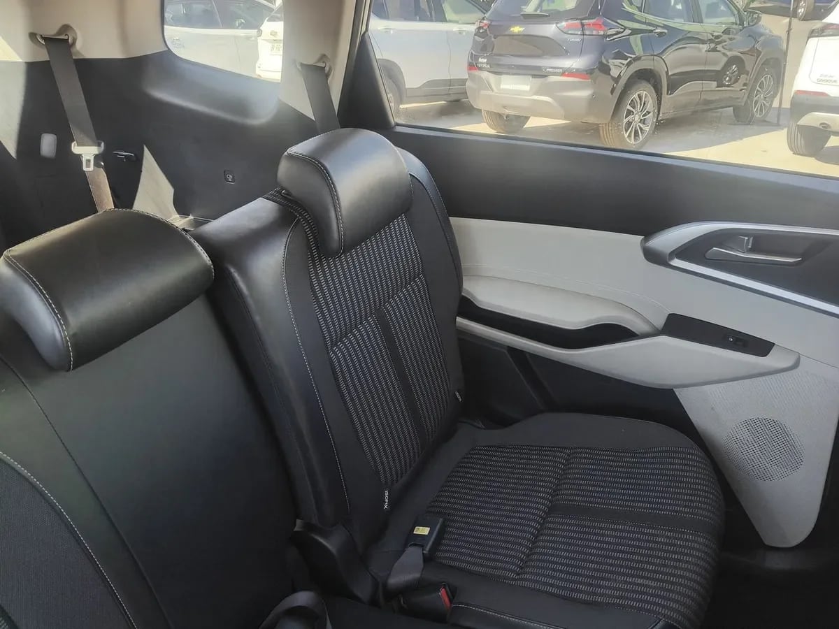 Kia Carens 1.4l Ex Turbo-Gdi Full 4x2 7dct At 5p año 2023