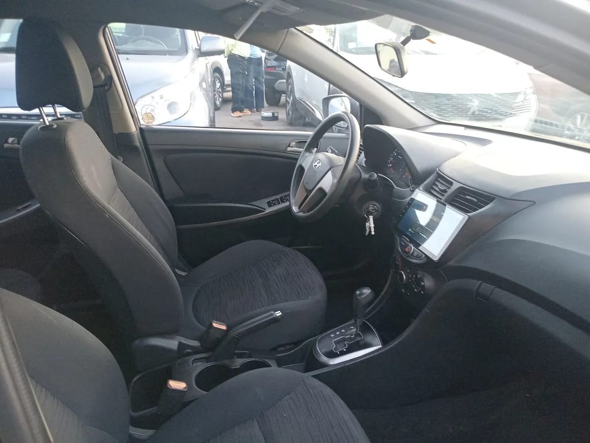 Hyundai Accent 1.4 Gl Rb 4x2 Sdn 2ab Ac Abs At 4p año 2016
