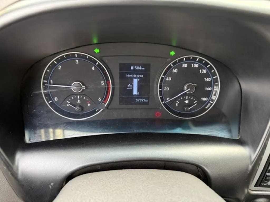 Hyundai Porter 2.5 Crdi Diesel Gls 4x2 Chassis Ac 6mt 2p año 2024