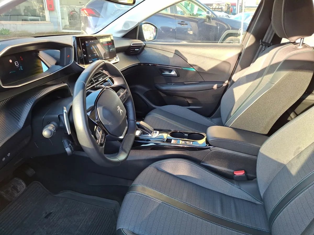 Peugeot 208 1.2 Puretech Allure Pack 4x2 130 Eat8 5p año 2022