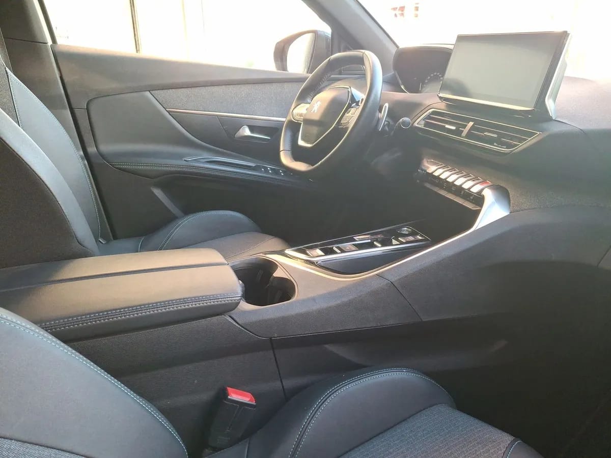 Peugeot 3008 1.5 Allure Pack Bluehdi 130 4x2 Eat8 5p año 2024