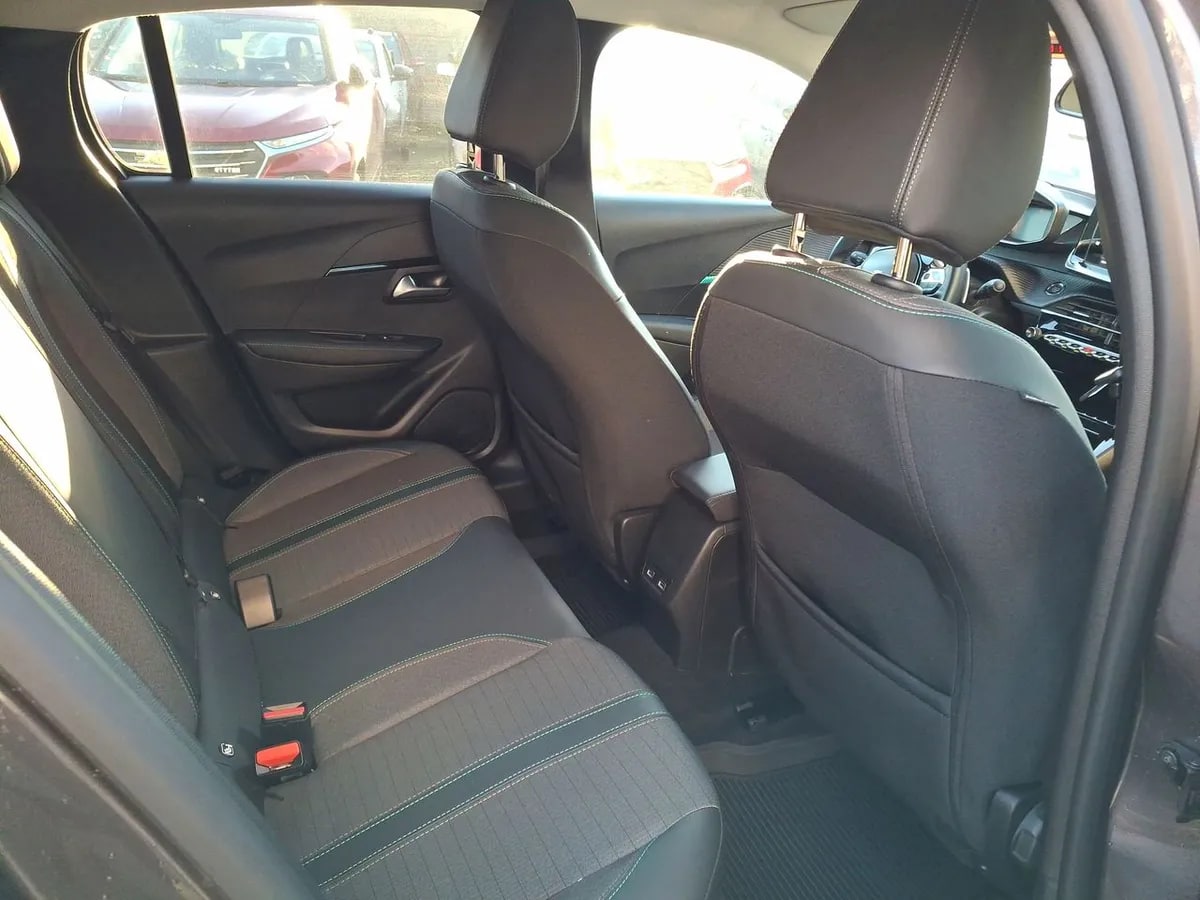 Peugeot 208 1.2 Puretech Allure Pack 4x2 130 Eat8 5p año 2022