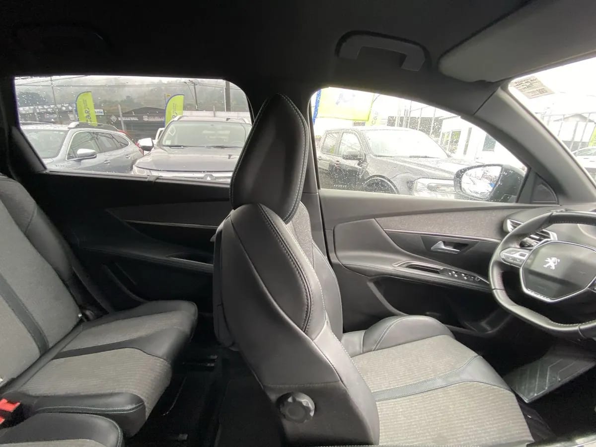 Peugeot 5008 1.5 Allure Pack Bluehdi 130 4x2 Eat8 5p año 2024
