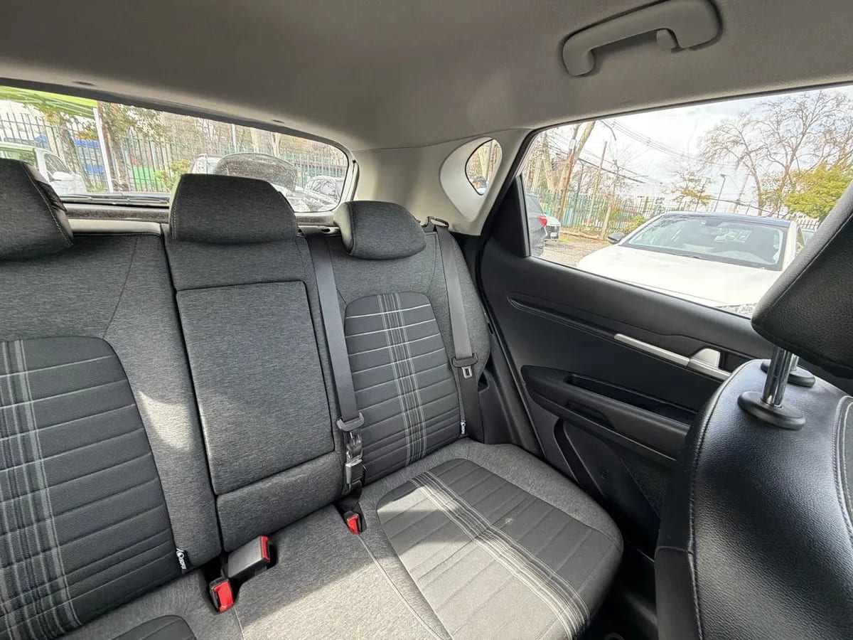 Kia Sonet 1.5 Ex 4x2 Ivt Ri At 5p año 2025