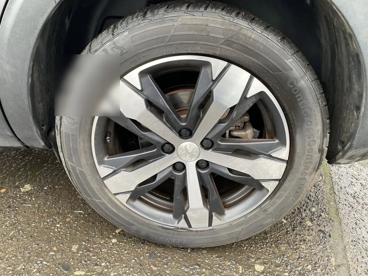 Peugeot 5008 1.5 Allure Pack Bluehdi 130 4x2 Eat8 5p año 2024