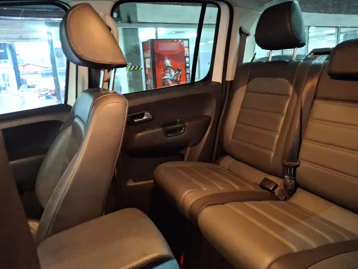 Volkswagen Amarok 2.0 Highline Diesel 4motion 4x4 Dob. Cab. At 4p año 2023