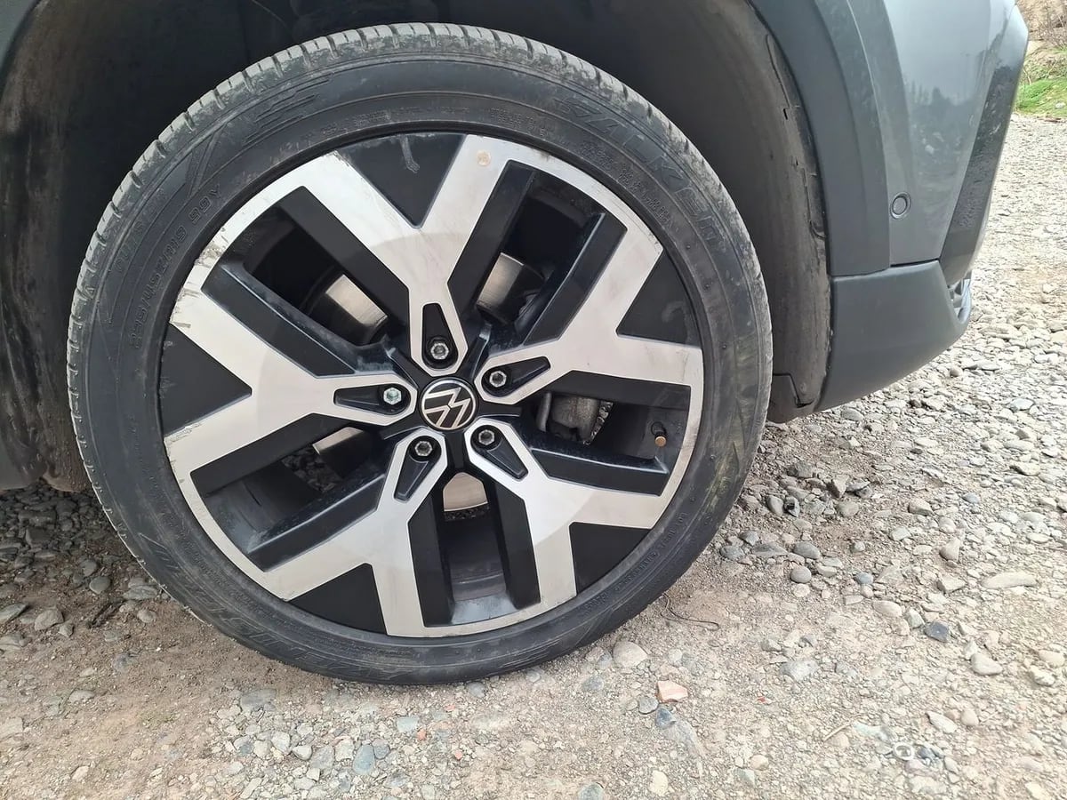 Volkswagen Taos 1.4 Tsi Highline 4x2 At 5p año 2024