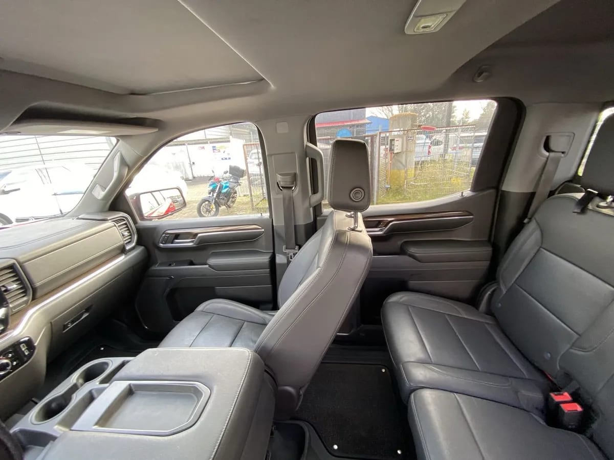 Chevrolet Silverado 5.3 Lt R Trail Boss Z71 4x4 At 4p año 2024